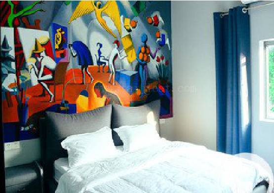 西峡对于酒店的墙体彩绘而言更注重哪些方面？